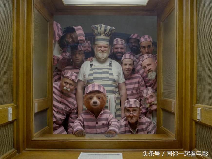 把帕丁顿熊从头到脚切成两半的人在偷窃后被捕