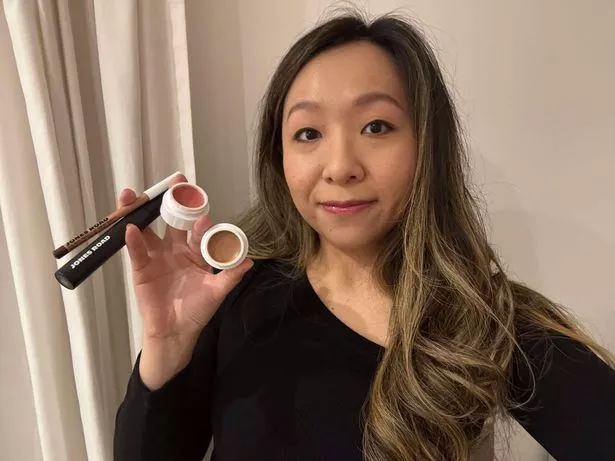 “我是一名美妆作家，这是我在琼斯路的五分钟妆容。”