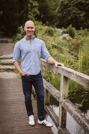 “多亏了迈克尔·莫斯利,我们在6个月内瘦了6英石——他永远地改变了我们的生活。”