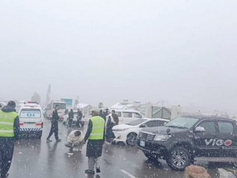 巴拉科特、卡汉地区遭受间歇性降雨、降雪