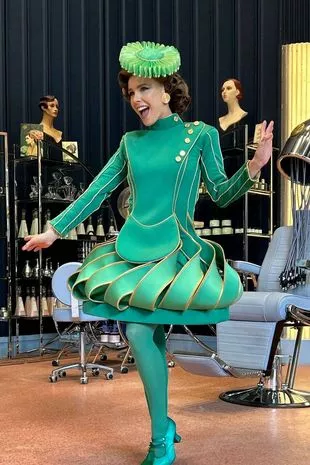 爱莉安娜·格兰德的邪恶替身揭露了好莱坞电影的幕后秘密