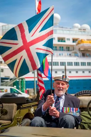 英国皇家军团在纪念二战英雄80周年之际发出战斗口号