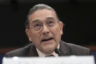 罗伯特·桑托斯在美国人口普查局局长的5年任期中途辞职