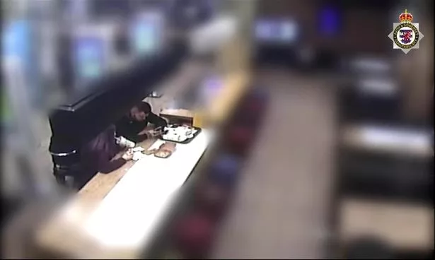 一对夫妇在可怕的虐待后留下了严重残疾的孩子,他们的关系扭曲了