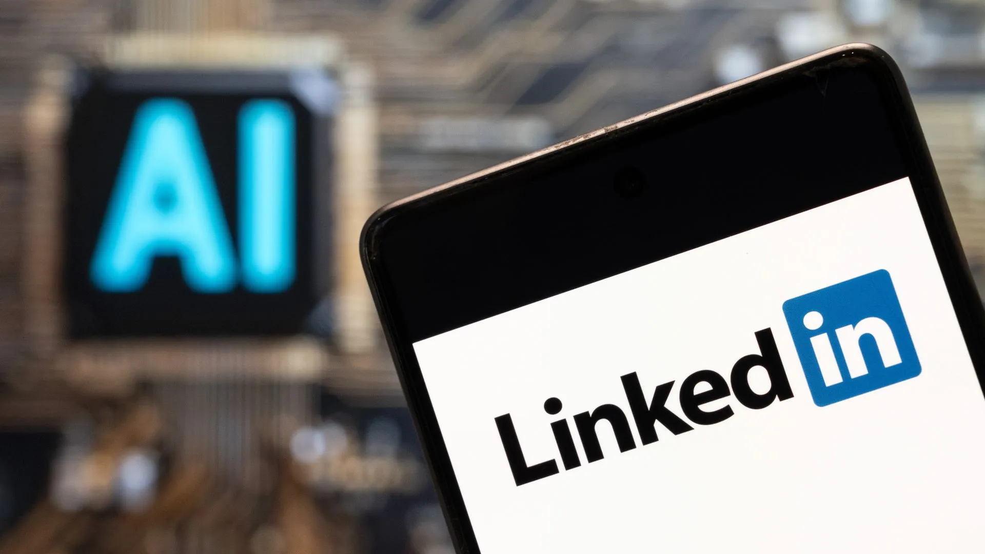 LinkedIn在AI内容责任问题上的立场