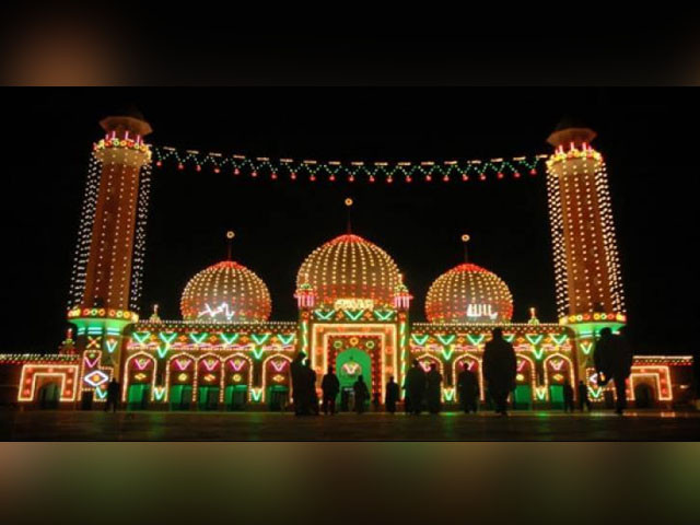Shab-e-Barat在全国范围内受到宗教狂热的追捧