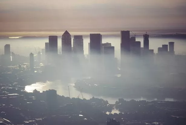 “特朗普的关税狂怒”使股市蒸发了5000多亿英镑，引发了对利率的担忧