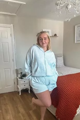 在病人说她怀了他的孩子后，NHS护士杰西卡·索普被错误地停职