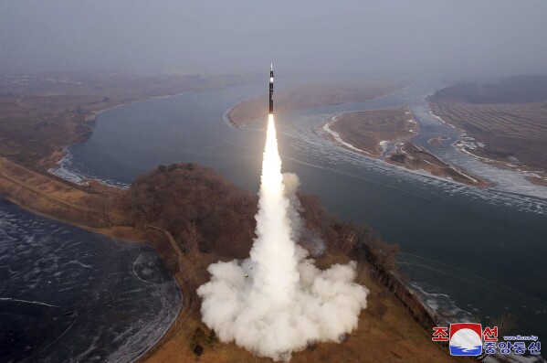 朝鲜表示，它测试了针对太平洋远程目标的高超音速中程导弹