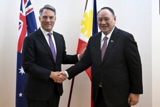 菲律宾国防部长预计特朗普不会要求支付保护费