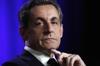对前总统萨科齐的审判揭示了法国与利比亚领导人卡扎菲的秘密会谈