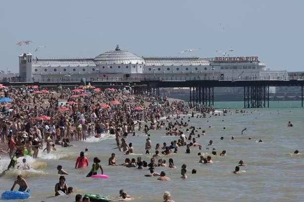 英国天气:英国气象局表示,英国人要在楼下睡觉,因为热浪高达34度