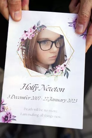霍莉·牛顿的妈妈分享了“最大的错误”,她被判入狱的男孩杀手命运的残酷扭曲