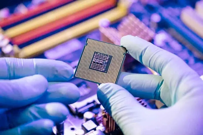 人工智能驱动的半导体股：2025年第一季度投资AMD和NVDA