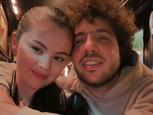 本尼·布兰科在情人节给赛琳娜·戈麦斯一个惊喜，浴缸里装满了番茄酱