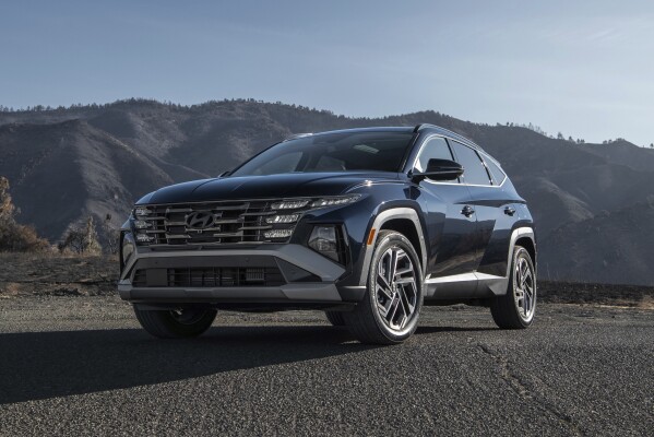 Edmunds的混合动力SUV测试：2025年现代途胜混合动力vs 2025年丰田RAV4混合动力