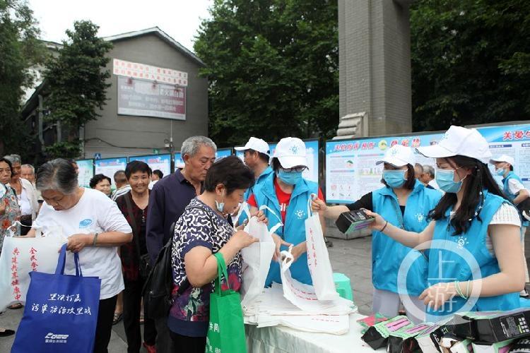 卫健委通报，女游客遭毒蛇咬伤不幸身亡，警示野外安全引关注
