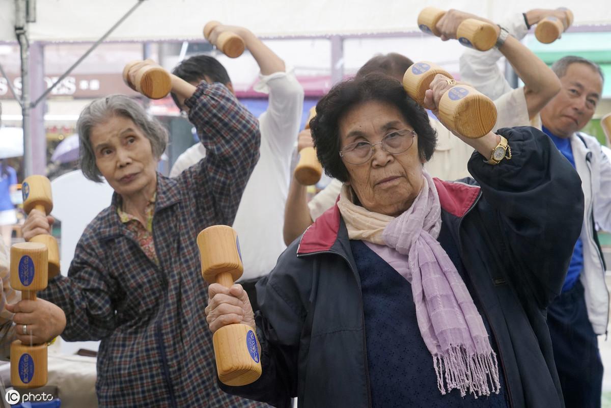 2024年日本出生人口跌破70万，老龄化社会的隐忧与挑战