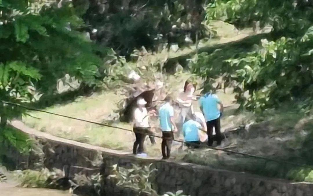 青春的瞬间，贵州两女孩自拍时目击男孩落水，温暖救援彰显人间真情