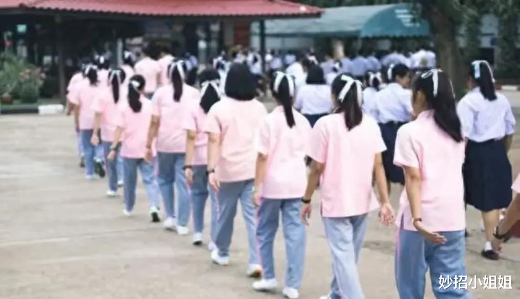 女孩在拓展营遭体罚去世，亲属悲痛发声