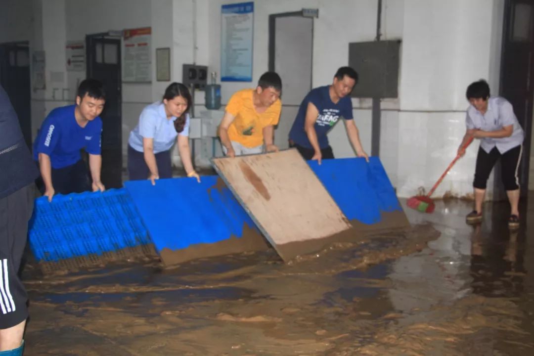 暴雨侵袭下的校园守护，长沙某大学宿舍的抗洪纪实