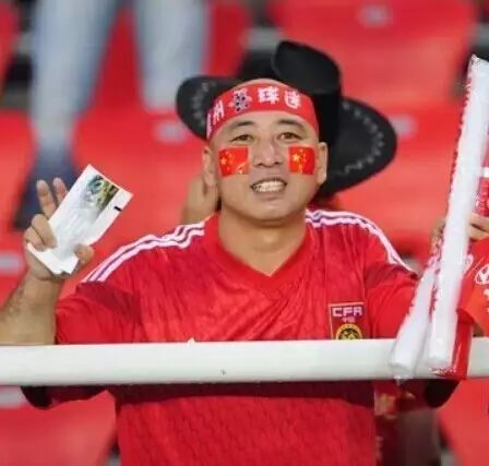 范明，以爱之名，为家乡球队徐州队应援
