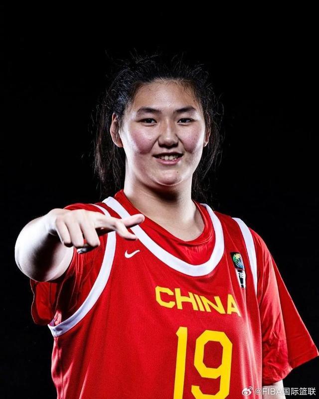 女版姚明闪耀，张子宇国家队首秀轰动全场，独取18分