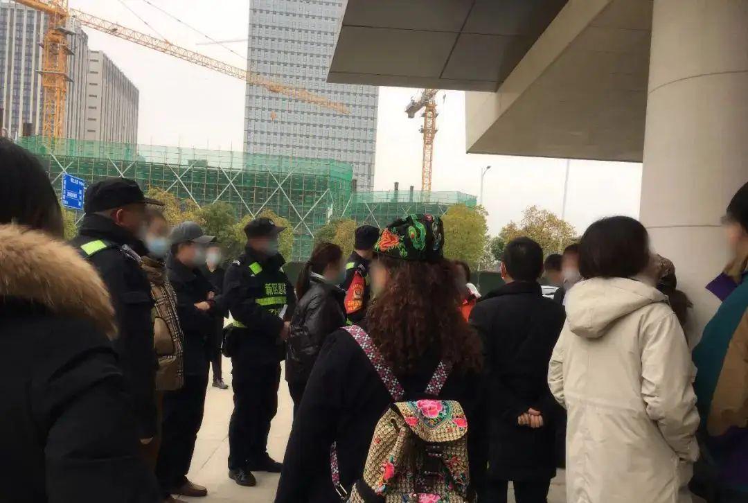 女子勇敢发声，交房维权视频背后的真实与争议