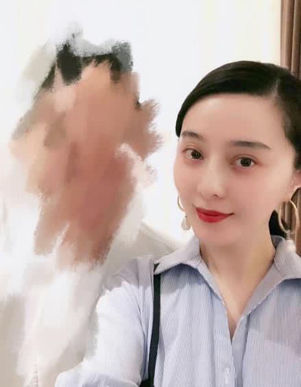贾玲近照曝光，风采依旧，未见复胖迹象