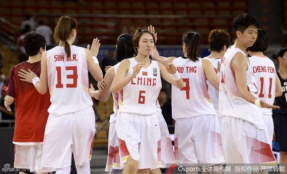 热血沸腾，中国女篮以32分优势大胜日本女篮，展现非凡实力与坚韧精神