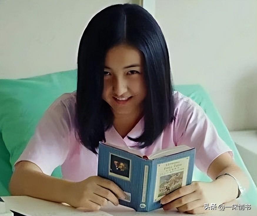 张子枫红毯新造型引热议，从青涩少女到时尚翻车现场的跨越