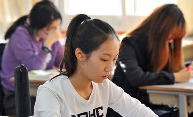 女生估分450，却意外考取538分，泪崩背后的喜悦与成长