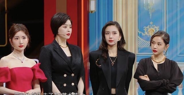 蒋欣与关晓彤，白玉兰后台的温馨热聊