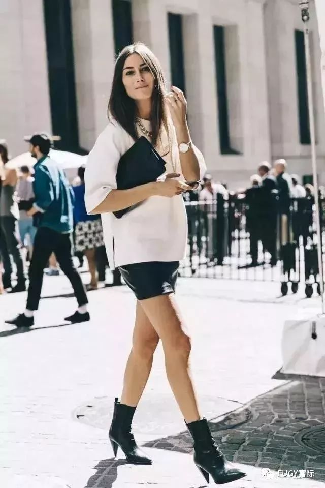 宋佳坦言，高跟鞋的痛与不穿的自由