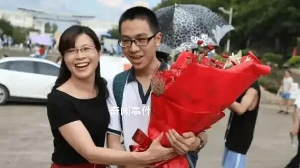 高分背后的低姿态，男生高考700分仍难逃班主任批评的深思