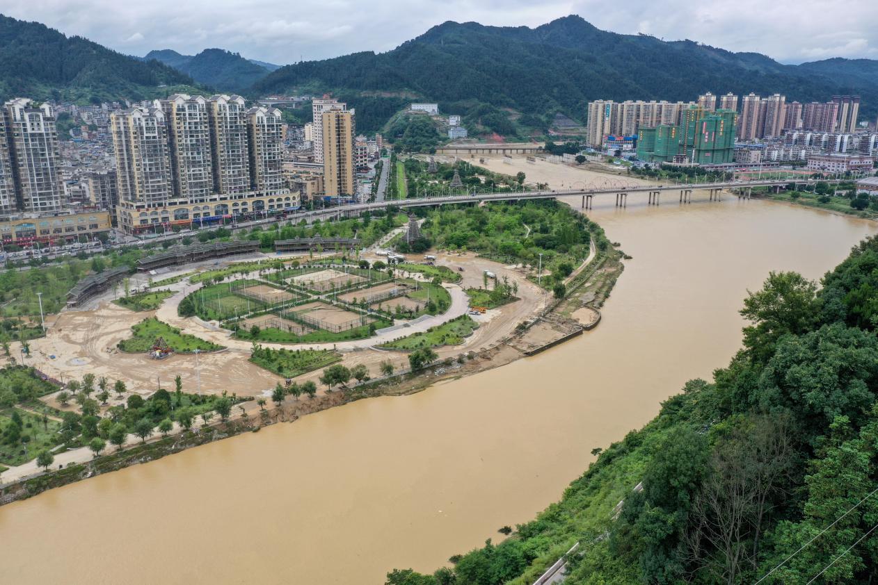 贵州榕江街道，7分钟内遭遇洪水侵袭的惊心动魄