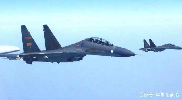 歼20紧急升空，捍卫领空，威慑外军战机