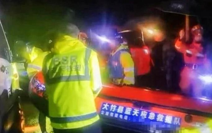 夫妻疑暴雨中触电遇难，知情人的悲痛发声