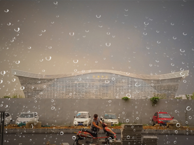 成都东站水帘奇观，暴雨考验下的城市交通新挑战