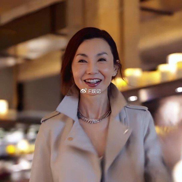 偶遇60岁张曼玉于巴黎