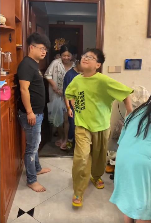 16个外甥的欢乐暑假，舅舅家的温馨时光