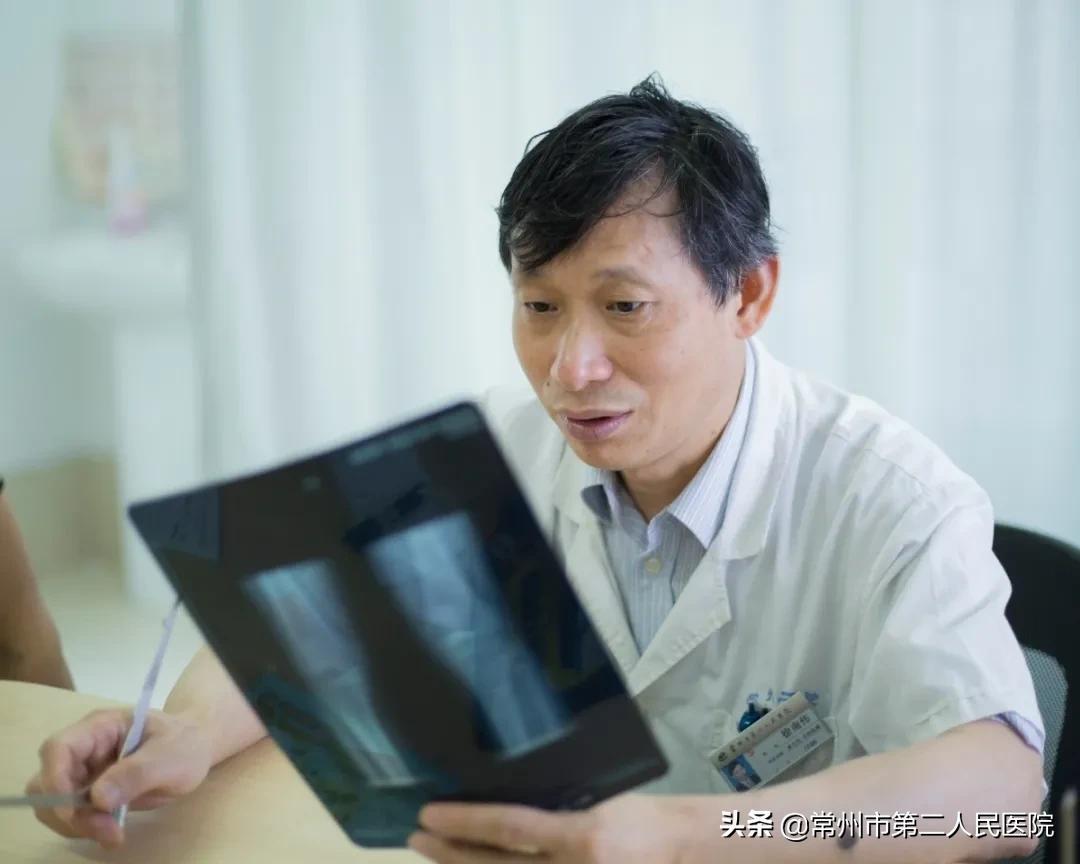 医生自掏腰包三万救人，男子拒绝手术，医者仁心显真情